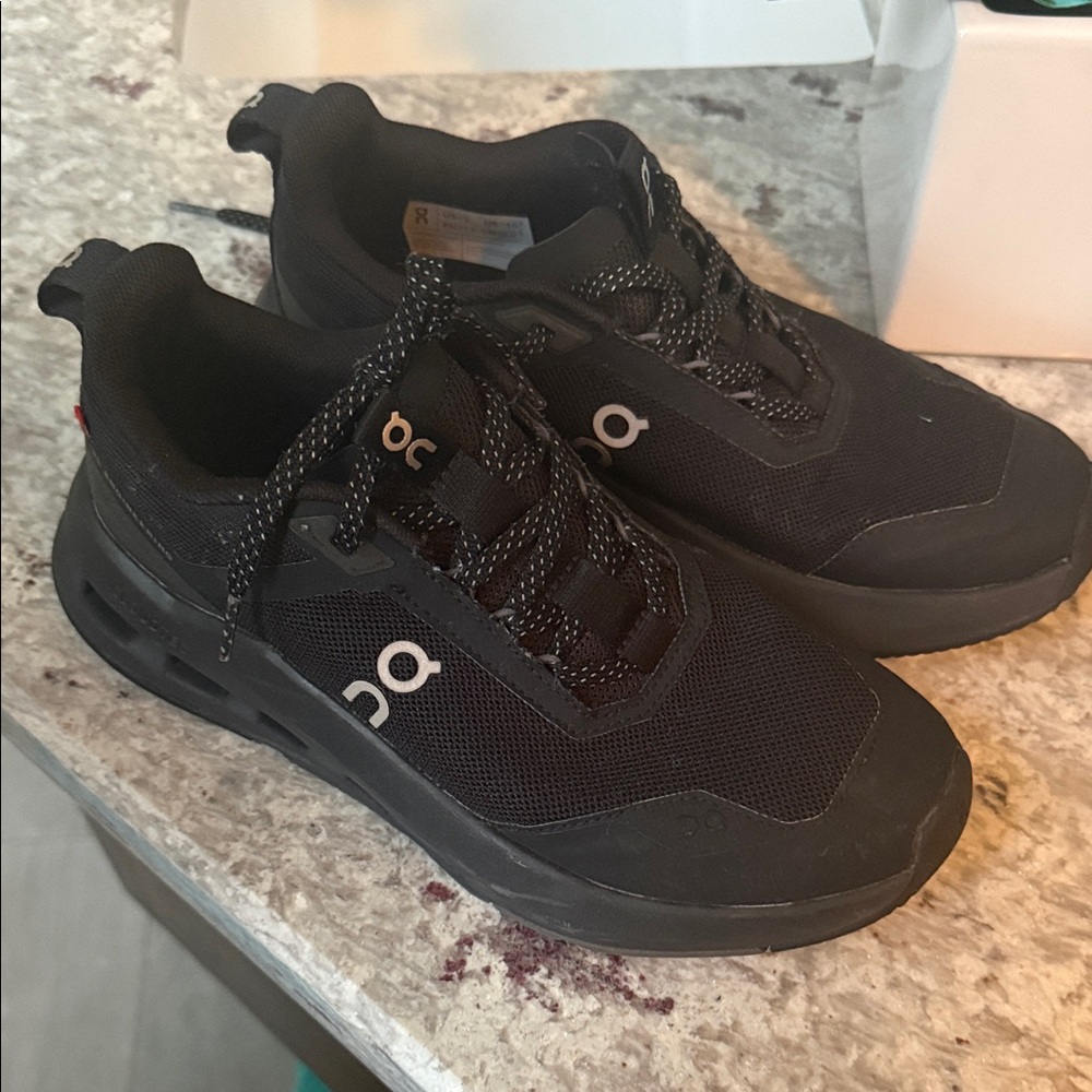 On Black Tenis